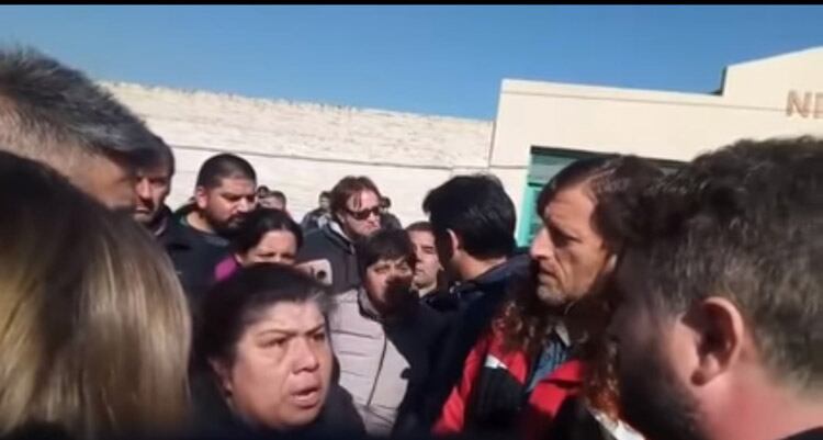 Siciliano escucha a los vecinos indignados