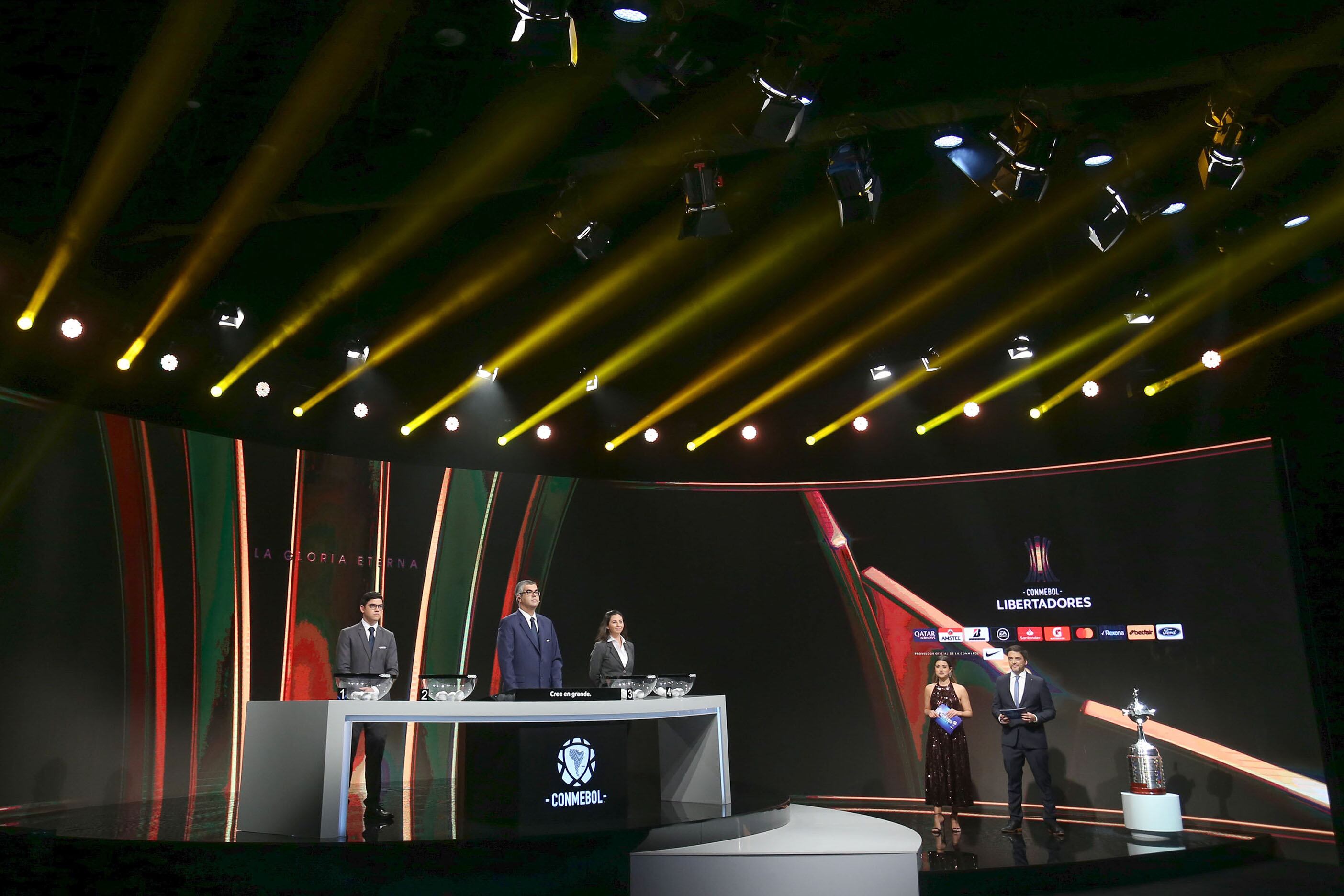 La semana pasada se realizó el sorteo de la Libertadores y la Sudamericana. Conmebol quiere avanzar con las copas cueste lo que cueste.