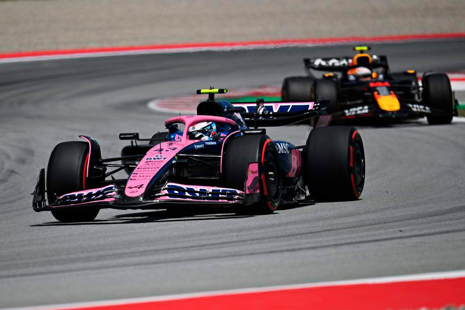 Colapinto y su Alpine, seguidos de cerca por el japonés Yuki Tsunoda, de Red Bull