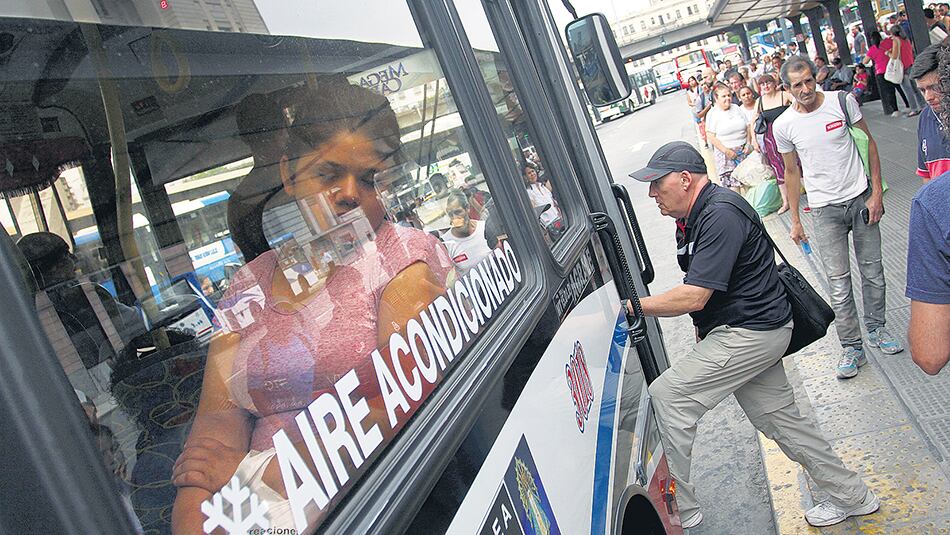 La tarifa de colectivo aumentará en el primer trimestre entre 38,5 y 42 por ciento dependiendo del servicio.