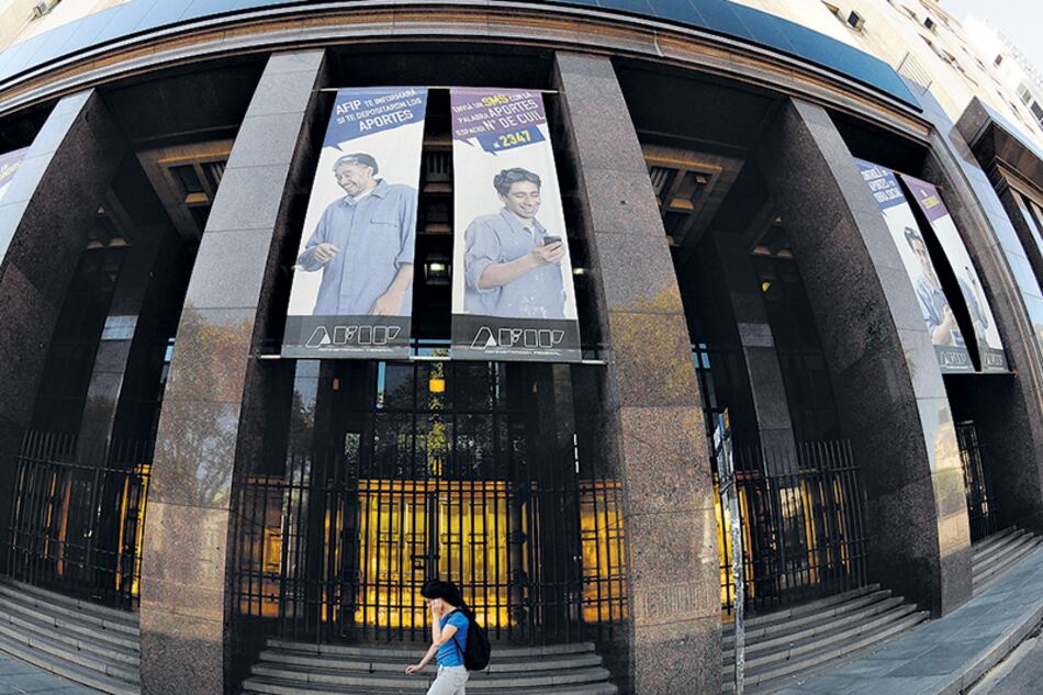 La decisión de avanzar con la tercerización del sistema Sarha genera quejas de los trabajadores de AFIP.