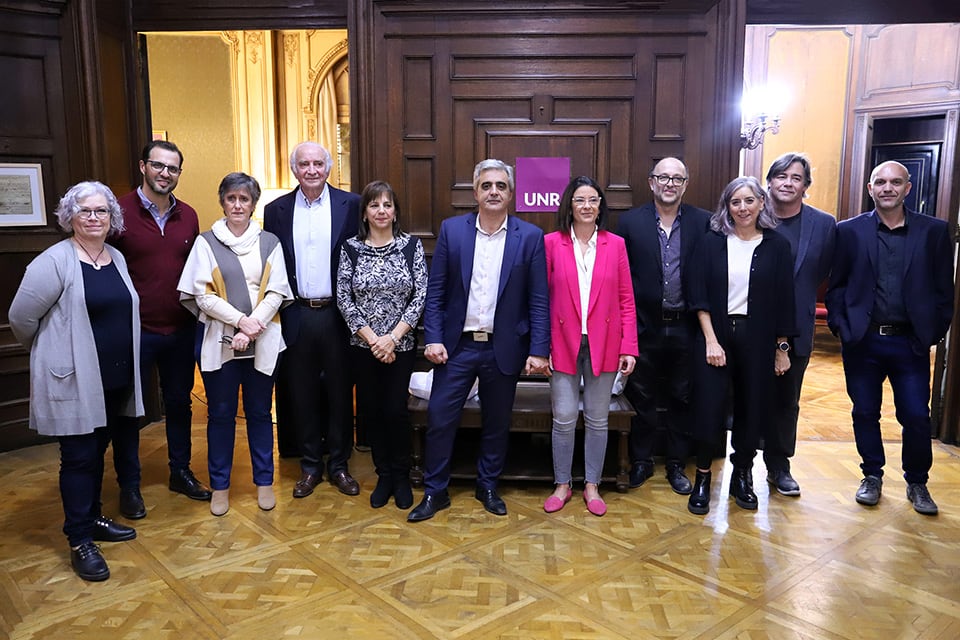 El rector Bartolacci junto a los galardonados.
