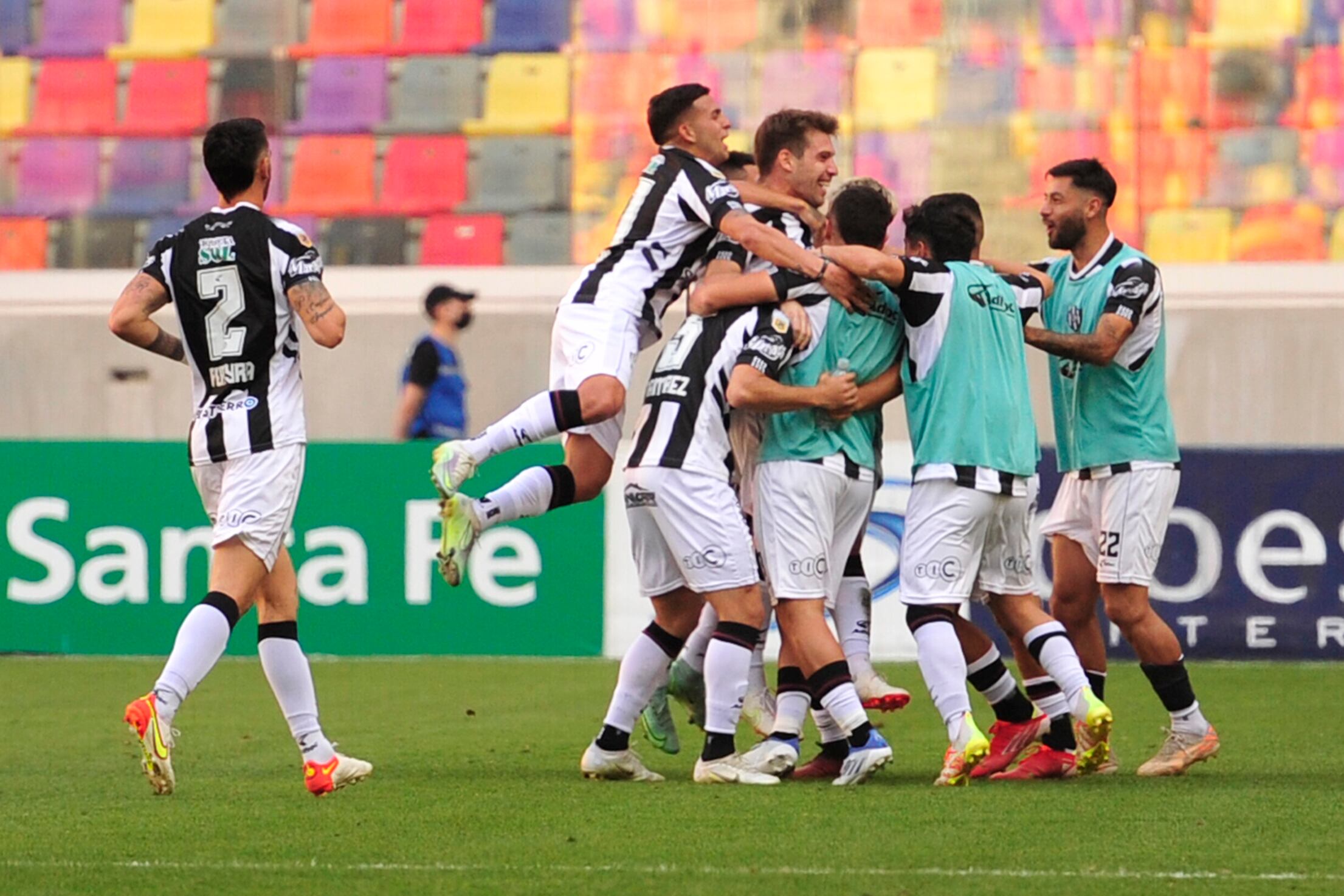 El Ferroviario festeja y afianza su ilusión de seguir en Primera División