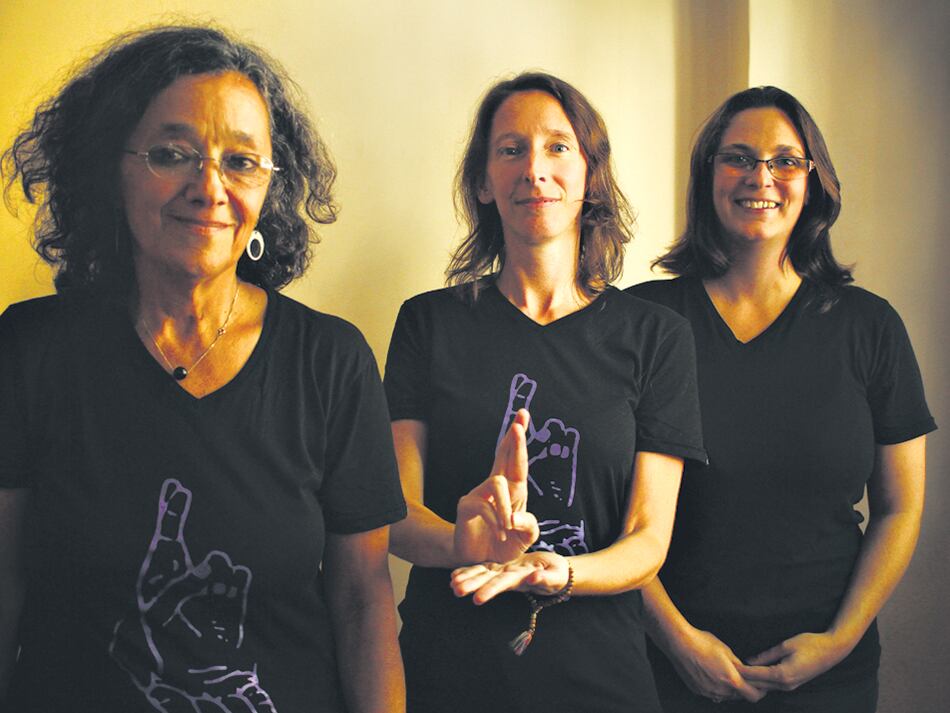 Mancera, Reuter y Bani. Para decir Ni Una Menos se creó una frase con tres señas: “Mujer-Opresión-Basta”.