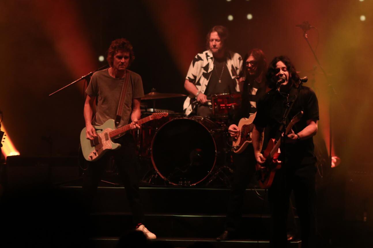 La intensidad de The Raconteurs contagió al público en el Gran Rex.