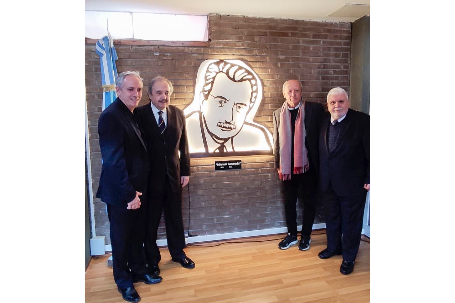 Javier Gastón, Ricardo Alfonsín, Hugo Soriani y Rodolfo Barrese, en la inauguración de "Alfonsín iluminado". 