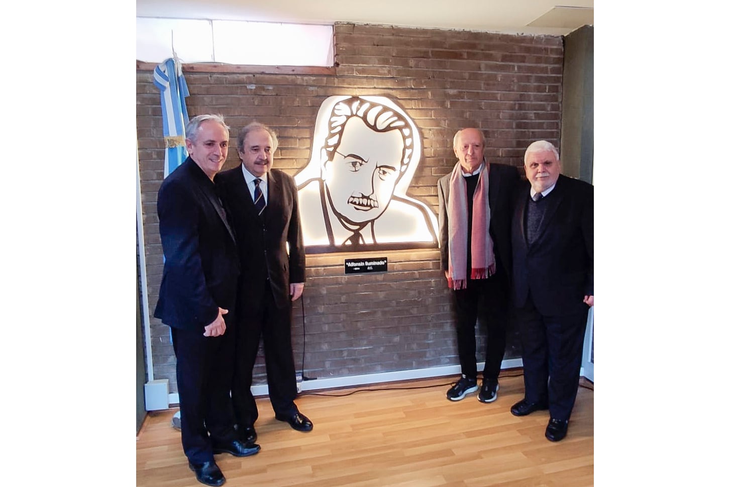 Javier Gastón, Ricardo Alfonsín, Hugo Soriani y Rodolfo Barrese, en la inauguración de "Alfonsín iluminado".