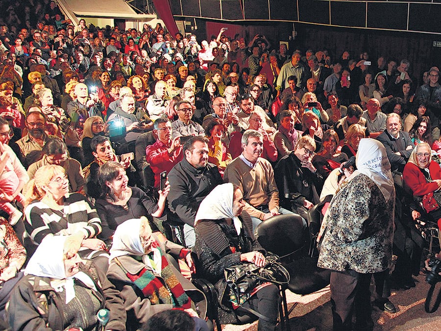 Un auditorio del ECuNHi desbordado de gente sumó música, contundentes definiciones políticas y emociones diversas.