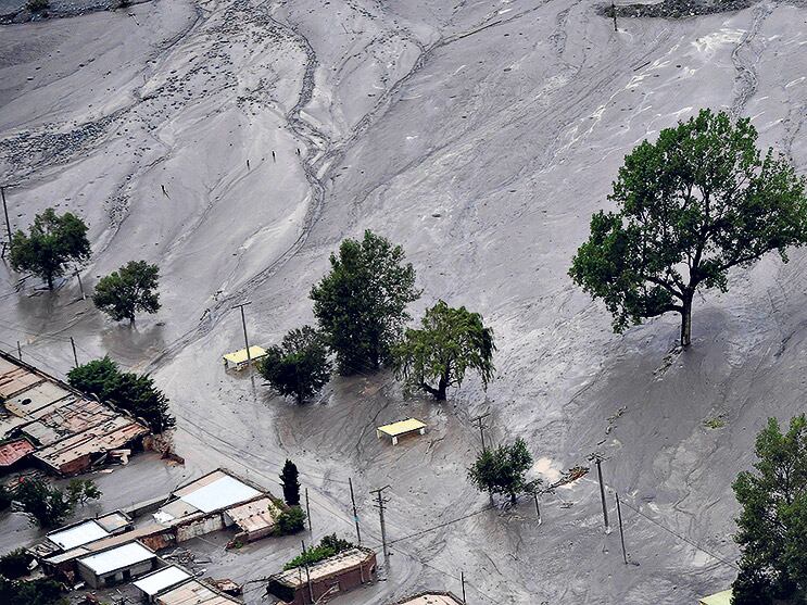 La ruta nacional 9 quedó completamente cortada y ya avisaron que el despeje será muy lento.