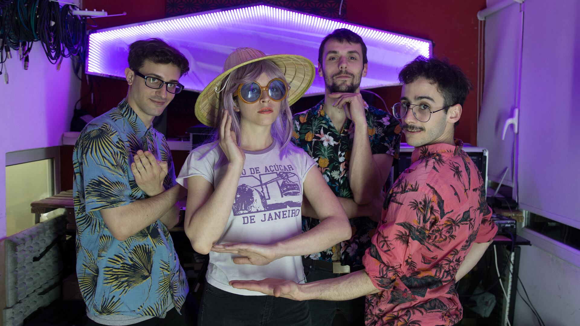 Gin Tronic tocará en la Fiesta Turbo, que sumará el show Cabaret Tropical: Deep in Macrisis y concurso de baile.