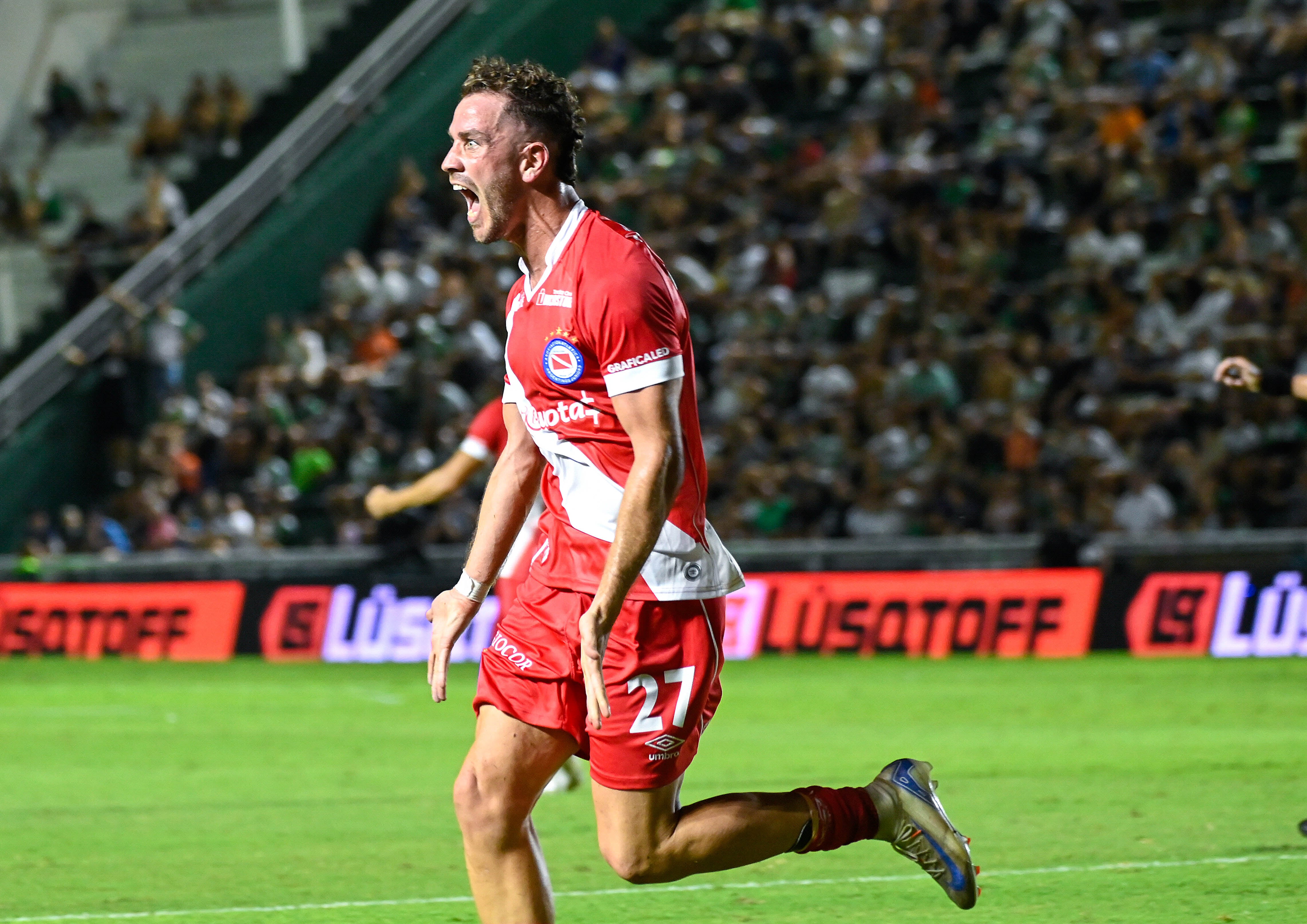 Tomás Molina festeja el empate transitorio para Argentinos