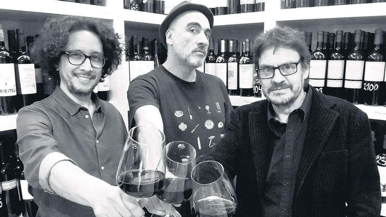 “El mundo del vino es vastísimo, inacabable”, afirman Aldo Graziani, Miguel Rep y Felipe Pigna.