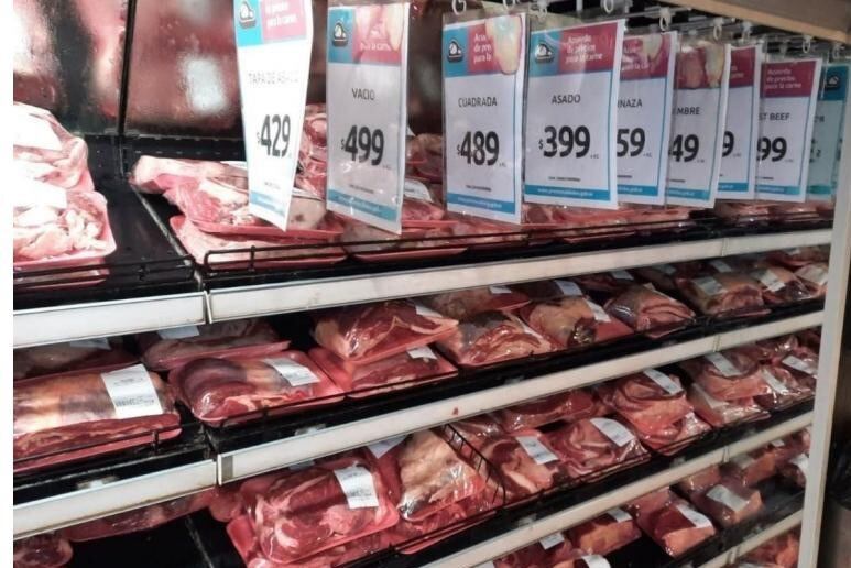 Una de las fotos con los precios del acuerdo que distribuyó el gobierno. 