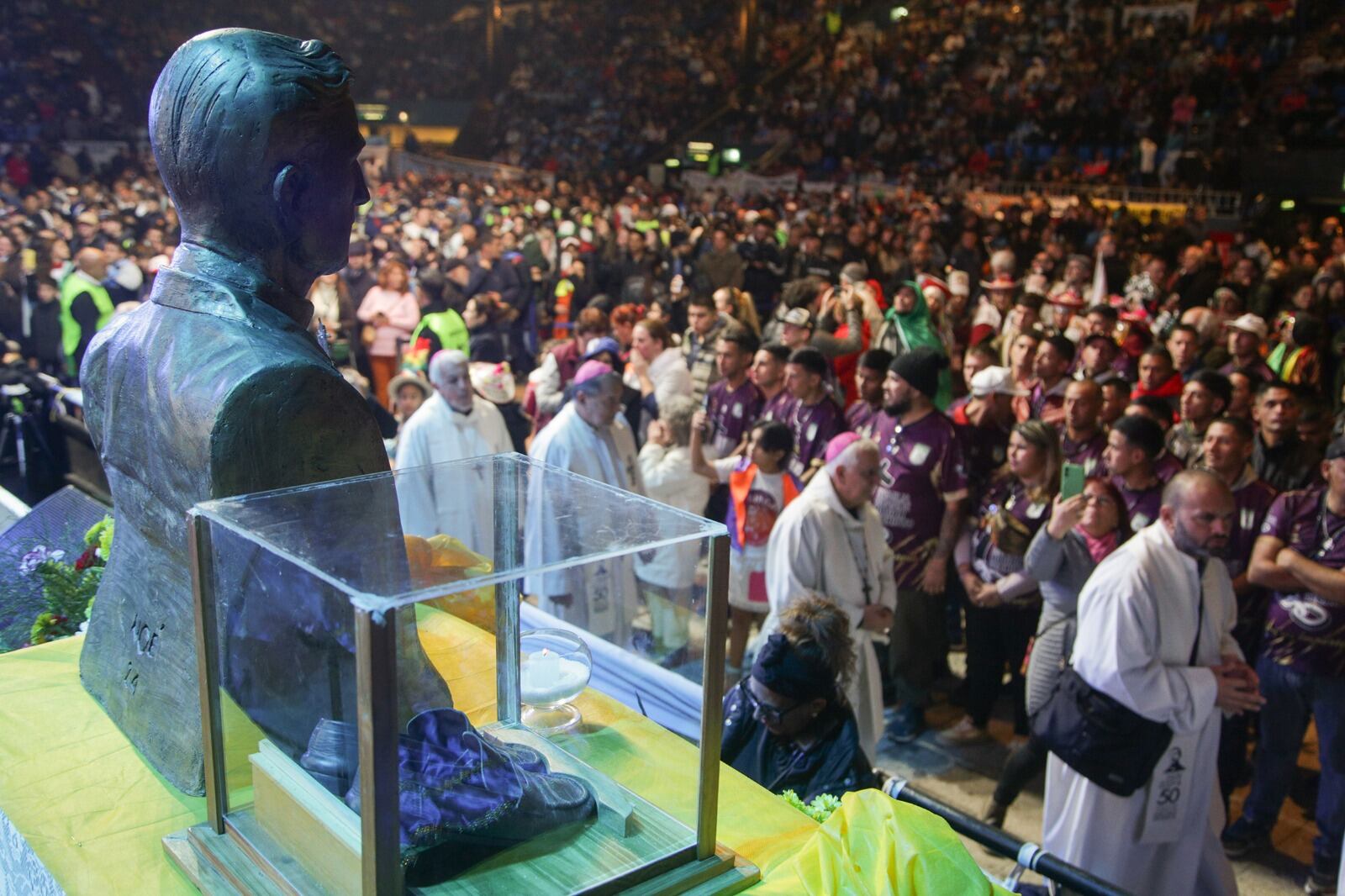 La misa se celebró en el Luna Park