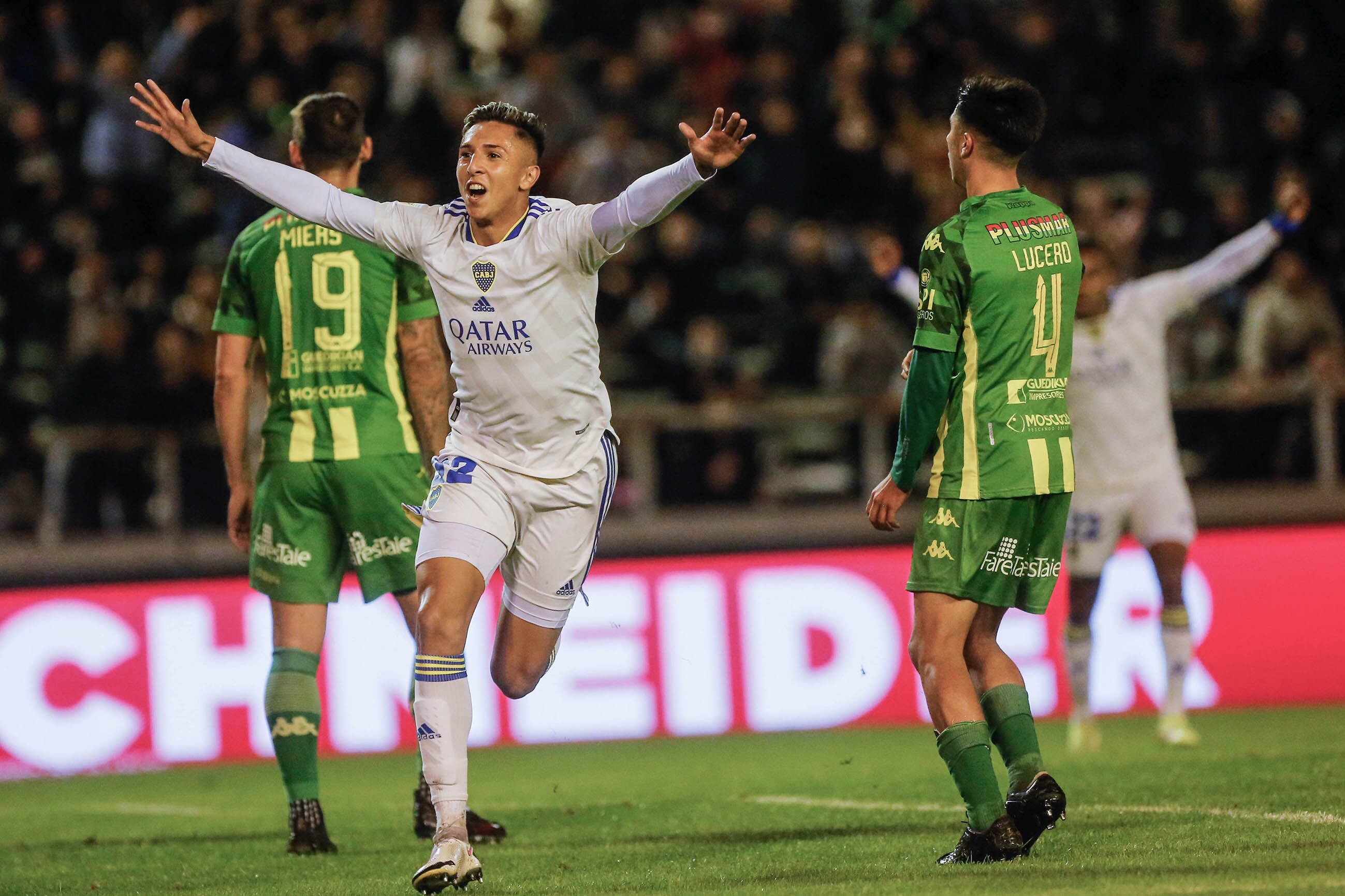 Almendra festeja el primer tanto xeneize