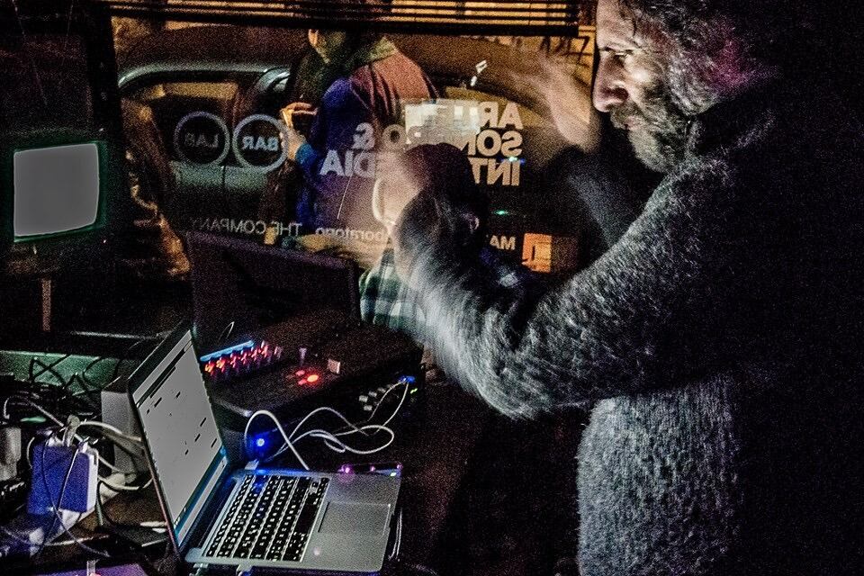 "Todos estamos comprometidos en resguardar una tradición poderosa", señala el compositor Jorge Sad Levi.