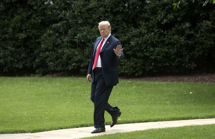 Trump hoy, en la Casa Blanca, mientras en el Congreso rebotaba la ley inmigratoria.