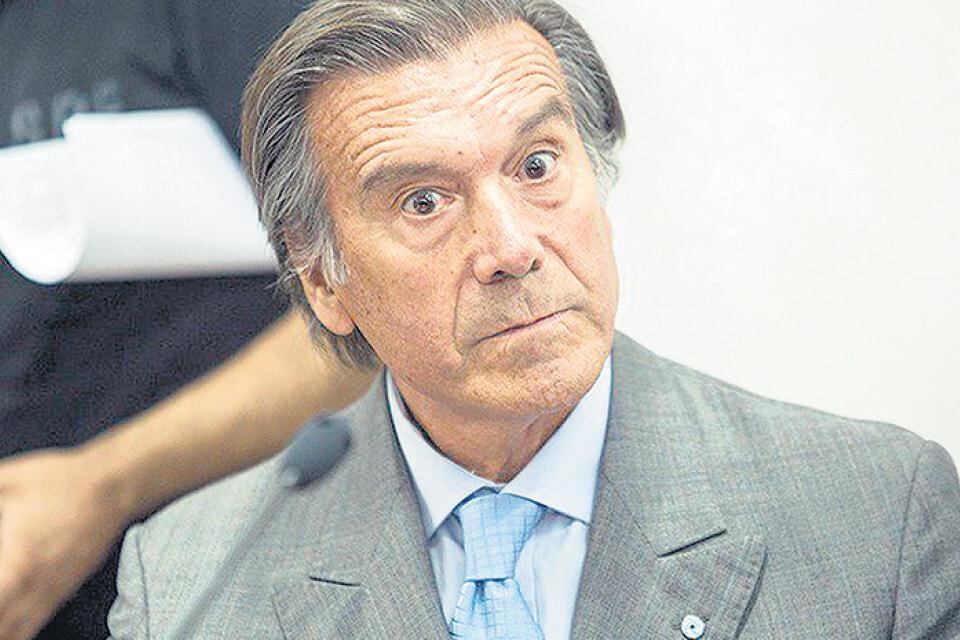 Alfonso fue secretario general del Ejército durante los gobiernos de Fernando de la Rúa y de Eduardo Duhalde.