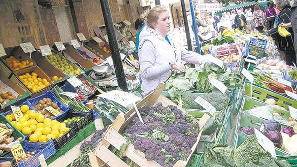 Gran parte de las verduras que se venden en Gran Bretaña se importan de Europa. Aquí, la feria de Stroud, en el sur de Inglaterra.