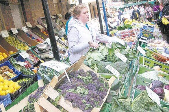 Gran parte de las verduras que se venden en Gran Bretaña se importan de Europa. Aquí, la feria de Stroud, en el sur de Inglaterra.