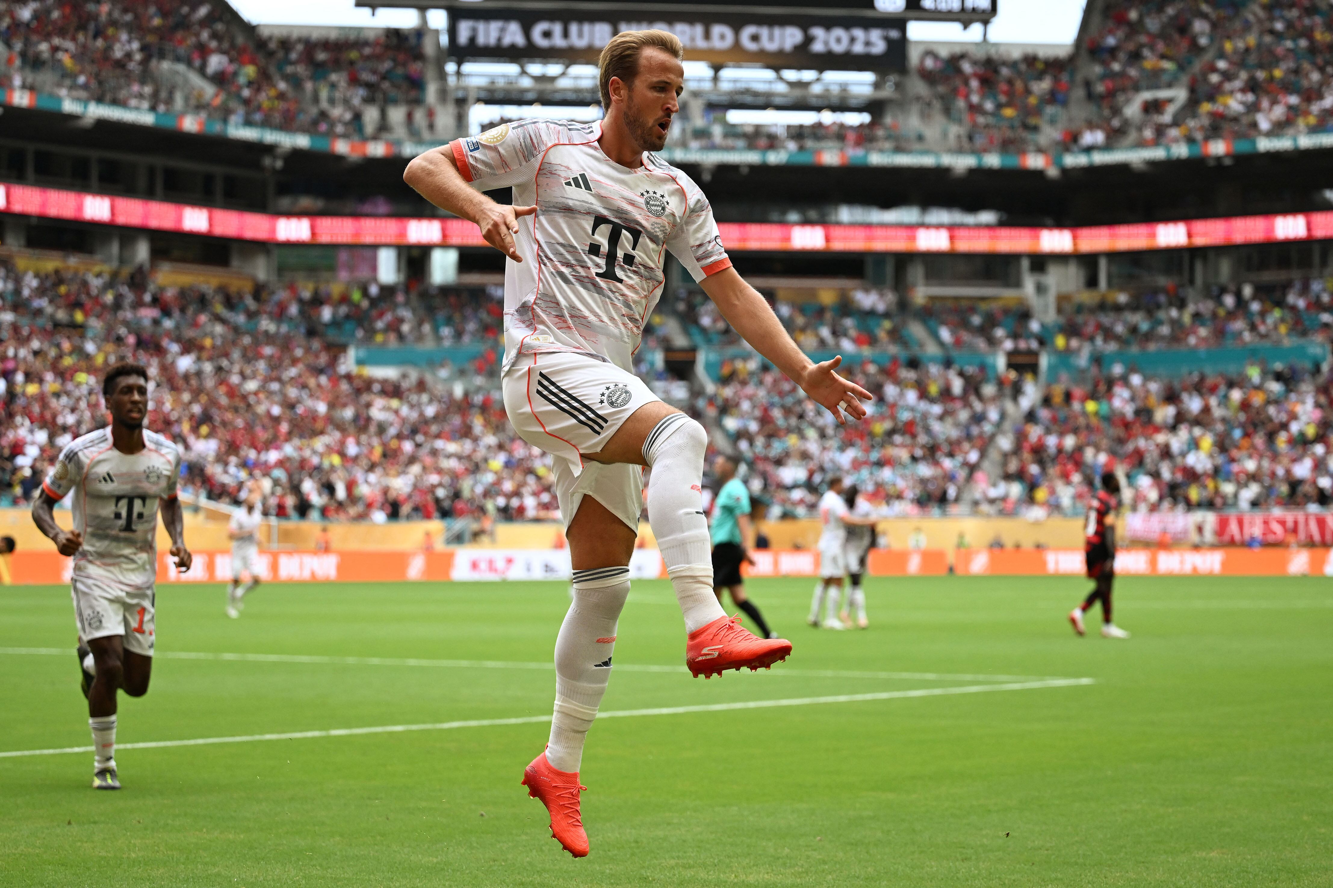 Harry Kane celebra el primero de sus dos goles