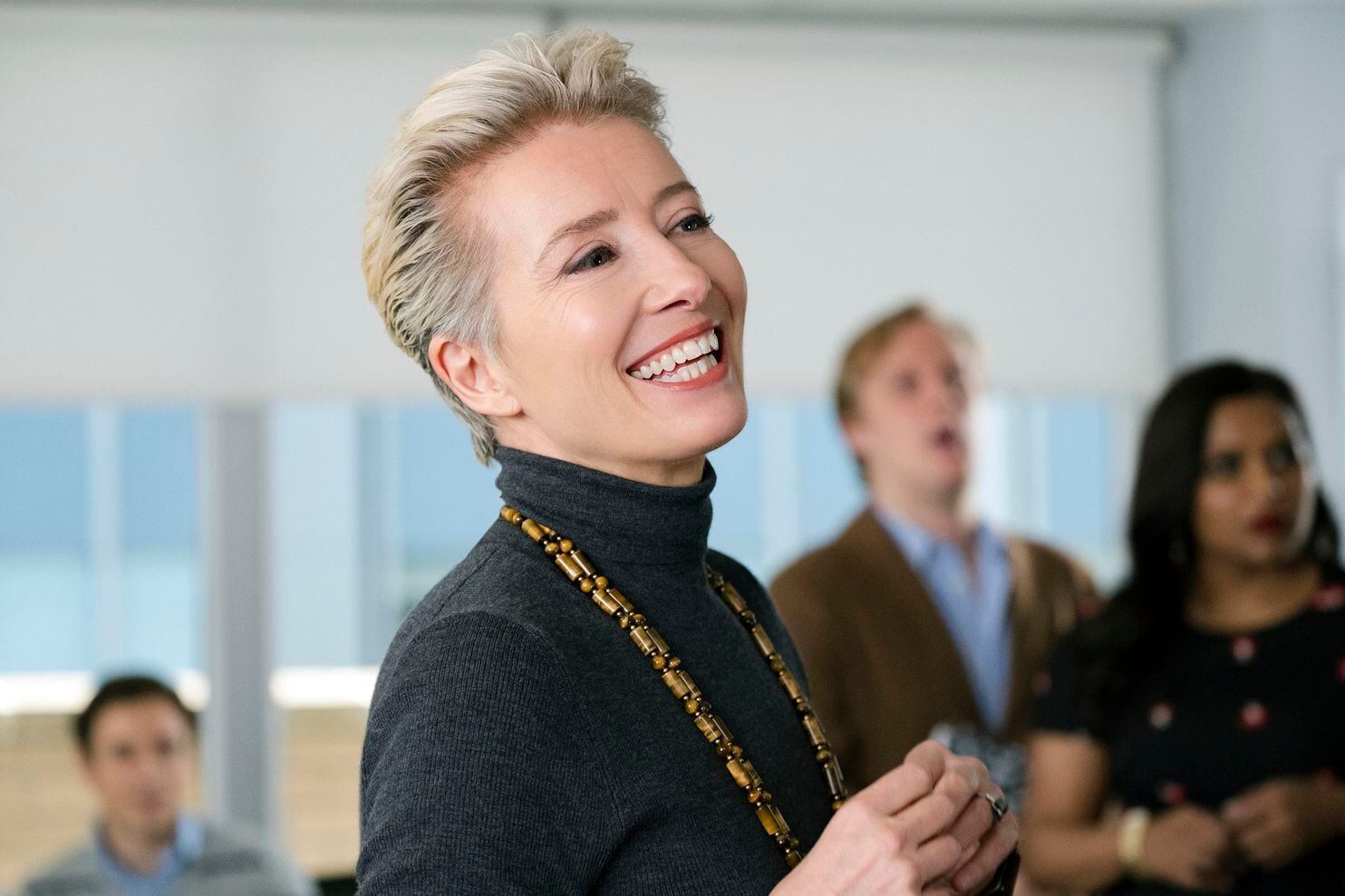 Emma Thompson, una jefa mala más que mala, lengua de cuchillo.