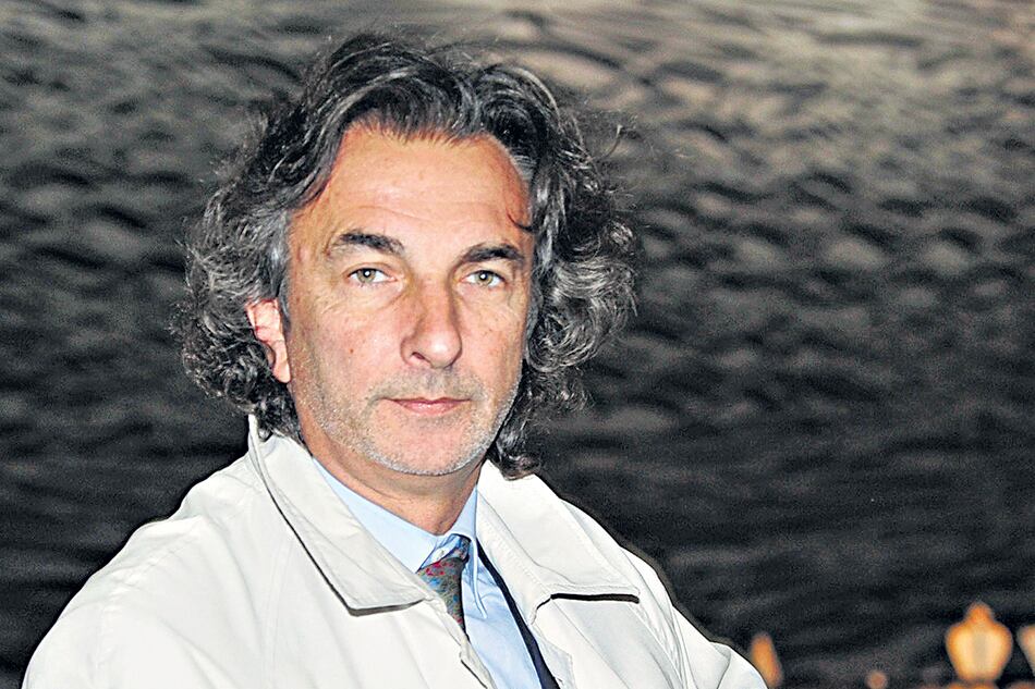 Angelo Calcaterra, el primo de Mauricio Macri, aparece de nuevo involucrado en maniobras sospechosas.