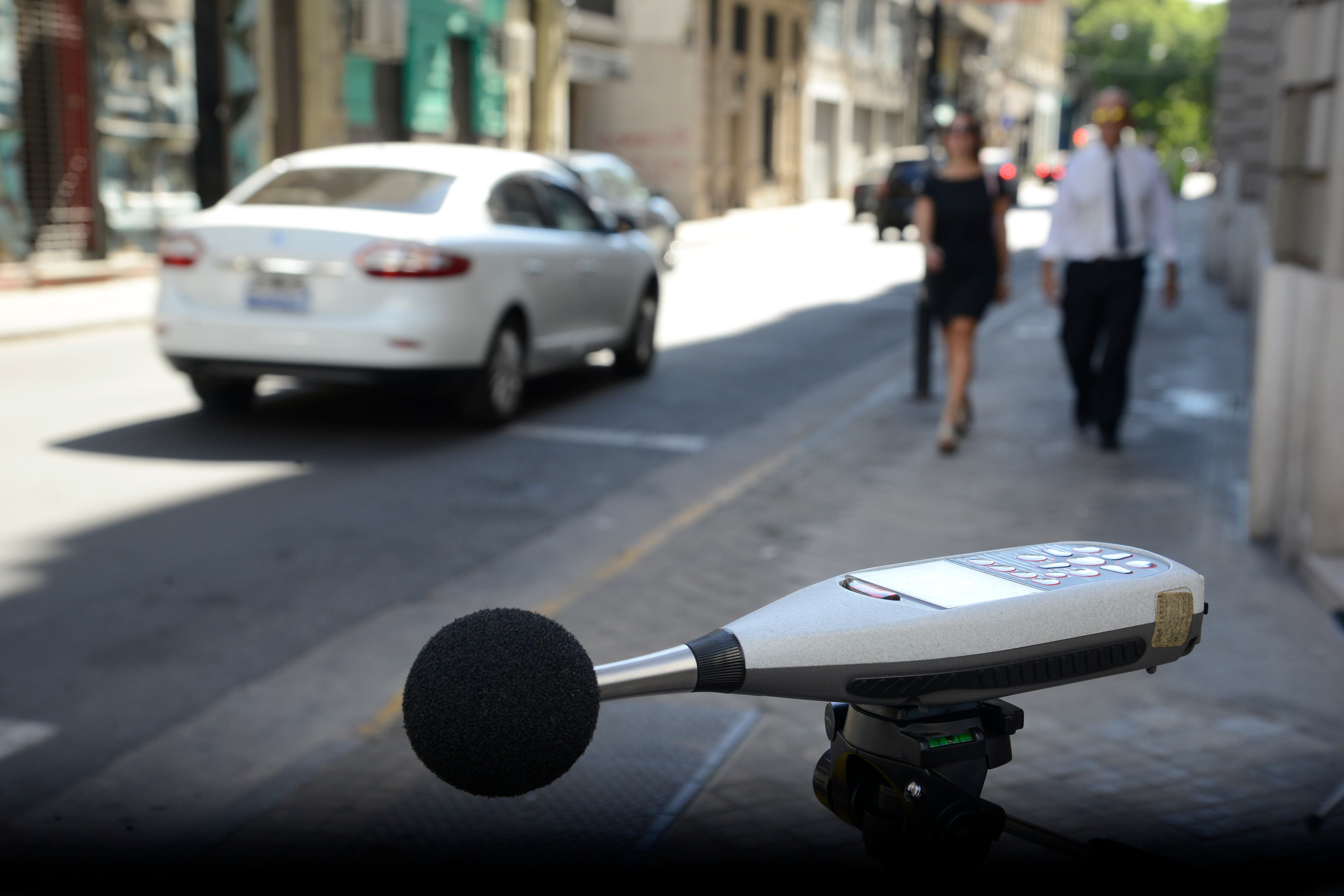 La contaminación sonora es tal que hay aparatos para medirla.