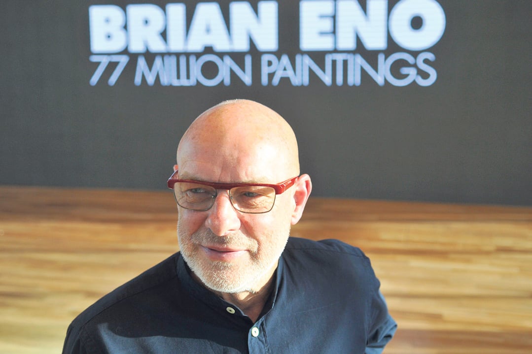 Tras su paso por Roxy Music, Brian Eno trabajó junto a David Bowie, Talking Heads, U2 y Coldplay, entre otros artistas.