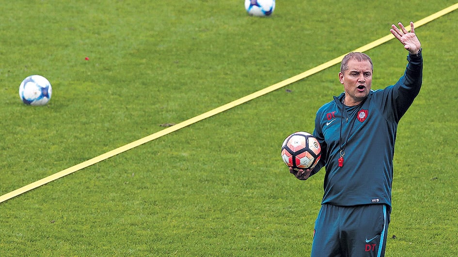 Aguirre renovó contrato hace dos semanas y ahora está en la cuerda floja.