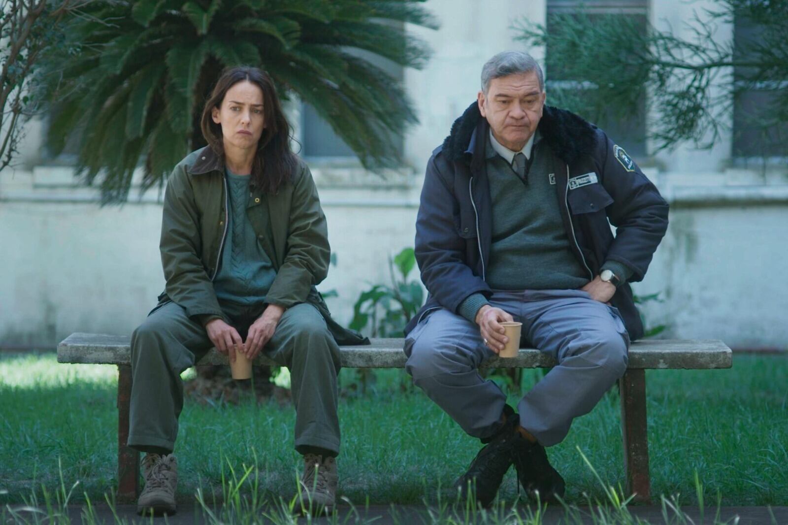 Jazmín Stuart sostiene un personaje que encarna la esencia del título.