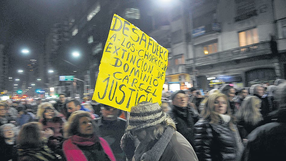 La manifestación se realizó el día previo a la sesión del Senado en la que se debatirá la situación de CFK.