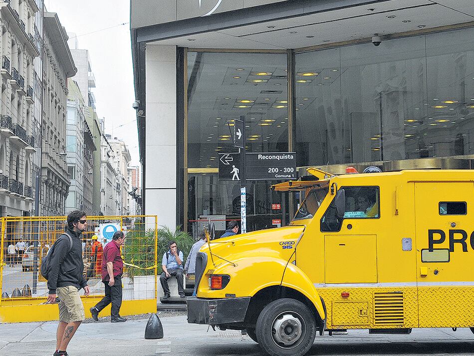 El Banco Central no intervino en la plaza cambiaria y el dólar volvió a subir con fuerza.