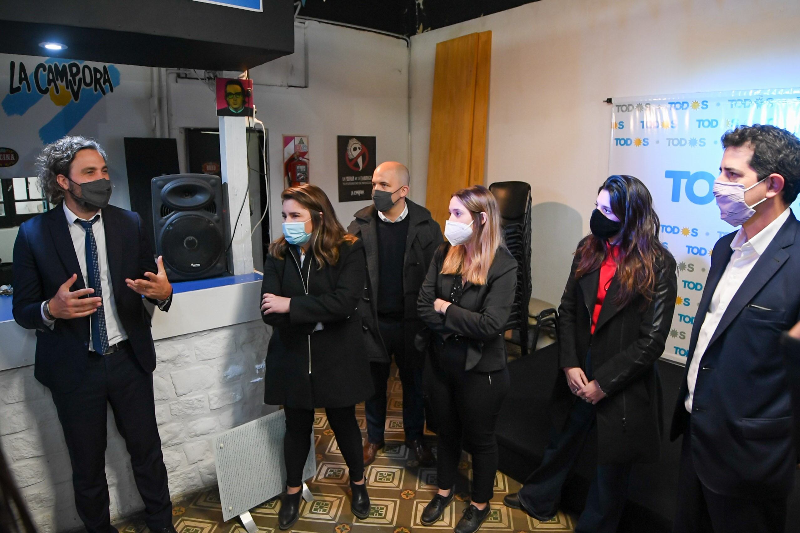 Santiago Cafiero, recorrió junto al ministro del Interior, Eduardo de Pedro, y su par de Obras Públicas, Gabriel Katopodis, el local partidario “Ateneo Néstor Kirchner” atacado con explositvos el 25 de mayo.