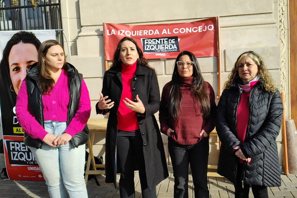 Carla Deiana junto a sus compañeras del FI.