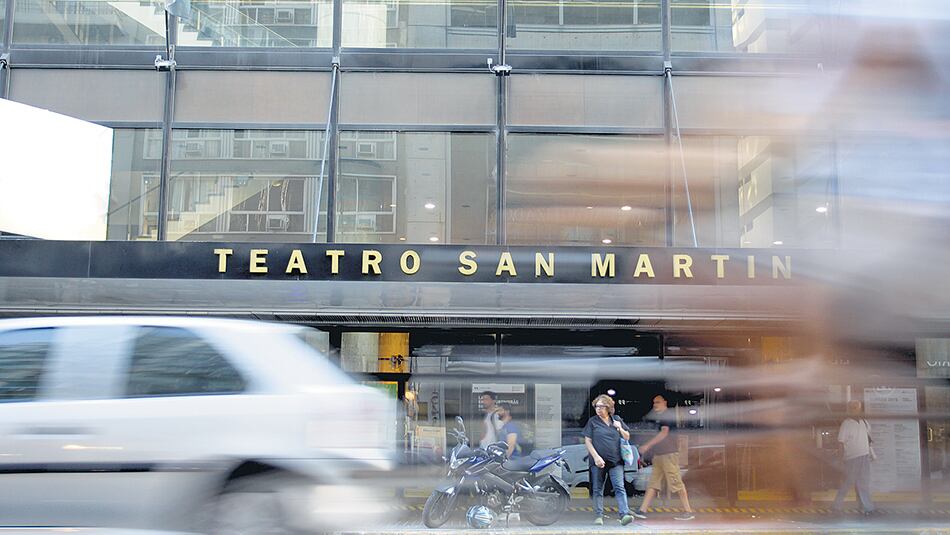 En principio, el estreno estaba previsto para septiembre en el Teatro San Martín.