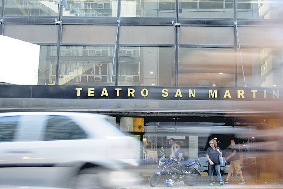 En principio, el estreno estaba previsto para septiembre en el Teatro San Martín.