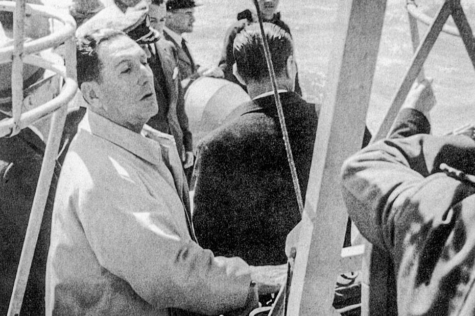 Juan Perón, refugiado en la cañonera antes de partir hacia Paraguay