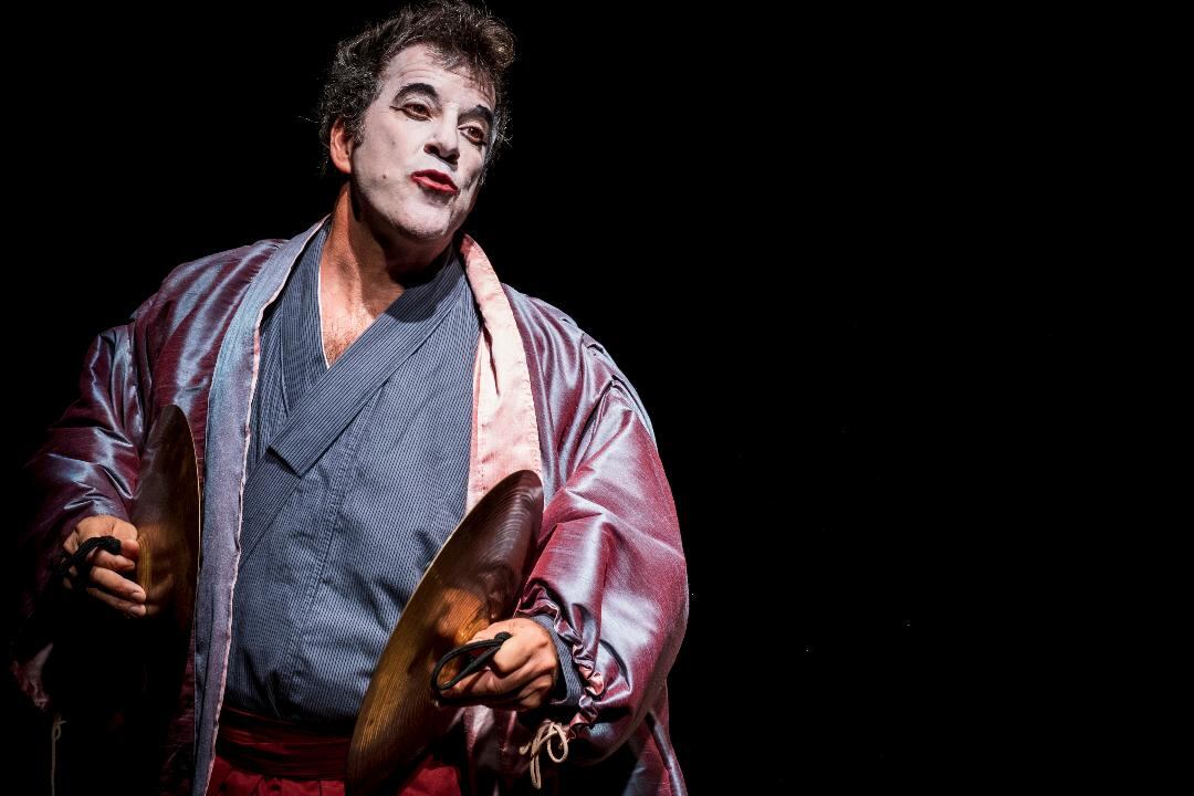 Diego Starosta estrenó su obra con aforo limitado en el teatro Payró.