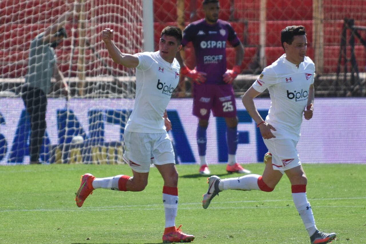 Del Petre festeja el segundo del Pincha. 