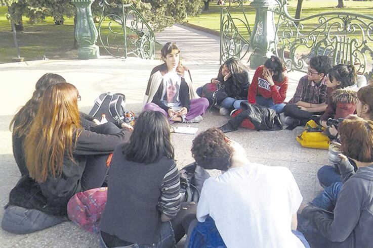 Una charla en Plaza San Martín con la activista trans y profesora Quimey Ramos.