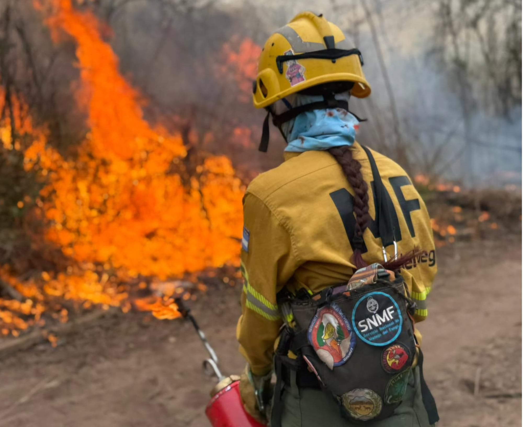 Brigadistas forestales en los incendios del norte salteño