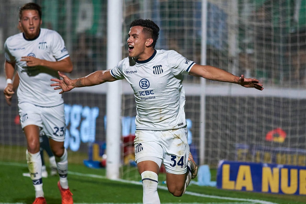 José David Romero, de 18 años, festeja el gol del triunfo para la T
