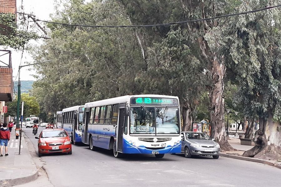 Al mediodía analizarán si continua el paro de colectivos en Salta ...