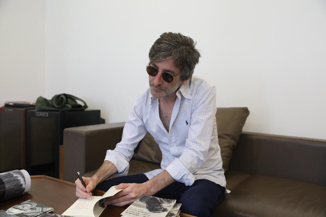 Juan Arabia es poeta y traductor. 