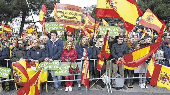 En la Plaza Colón, las consignas fueron cárcel para los independentistas catalanes y llamado a elecciones.