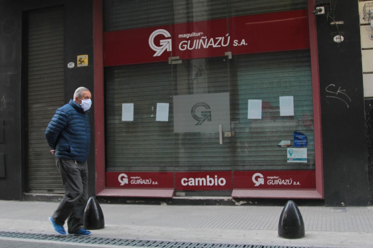 Desde que se incrementaron los controles cambiarios los bancos no venden dólares.