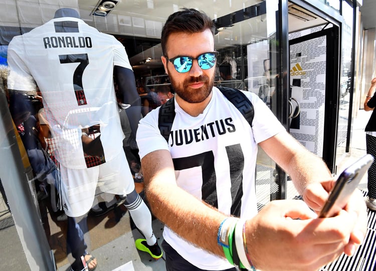 Ya se venden en Italia camisetas de la Juventus con el nombre del portugués.