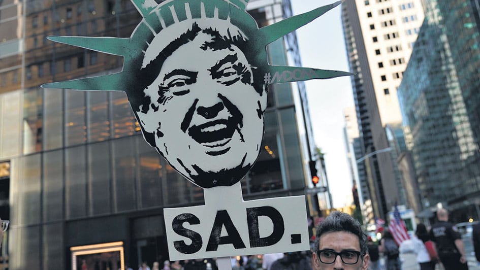Un manifestante protesta en contra de Trump esta semana en la ciudad de Nueva York.