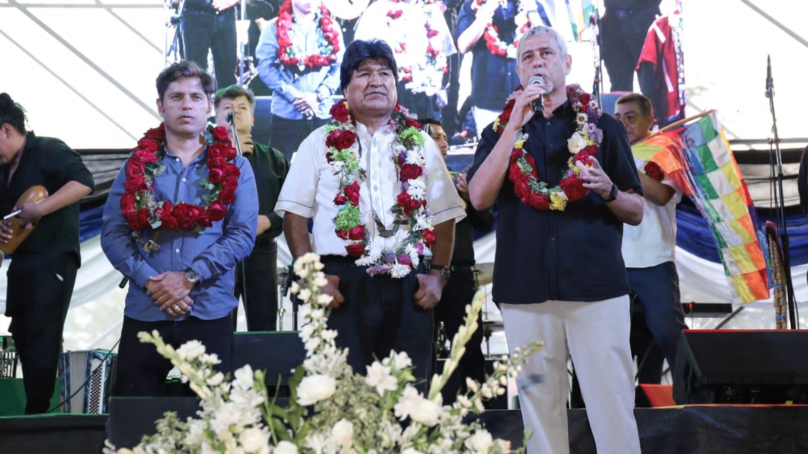 Evo Morales flanqueado por Kicillof y Ferraresi.